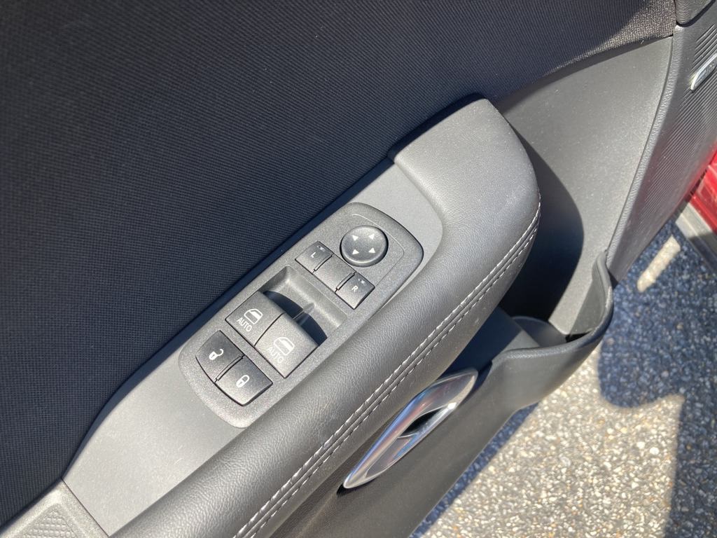 Vehicle image 11 of 28