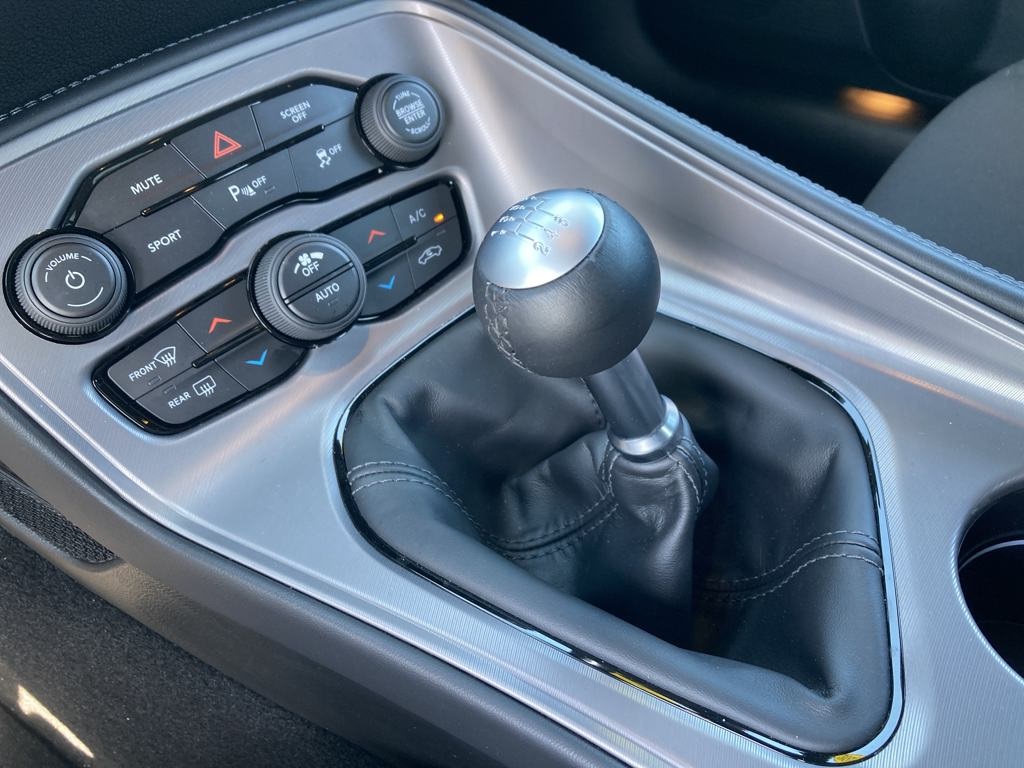 Vehicle image 17 of 28