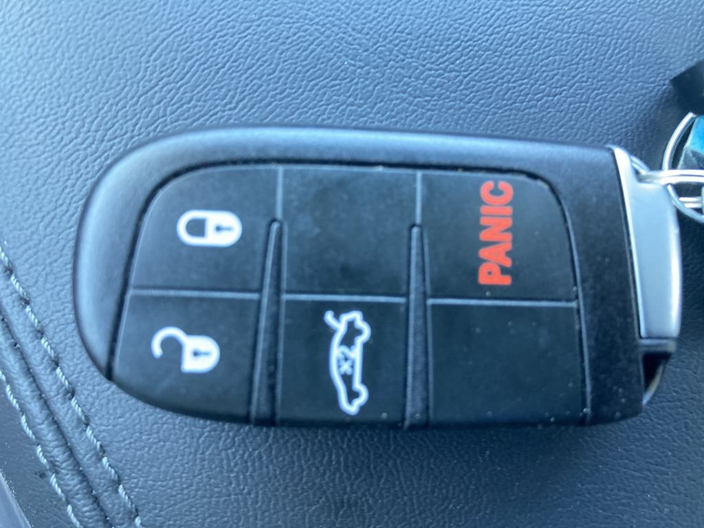 Vehicle image 27 of 28