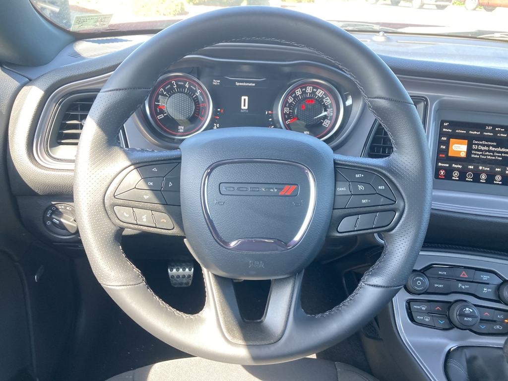 Vehicle image 15 of 28