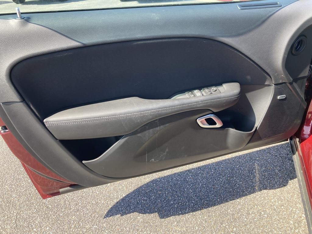 Vehicle image 10 of 28