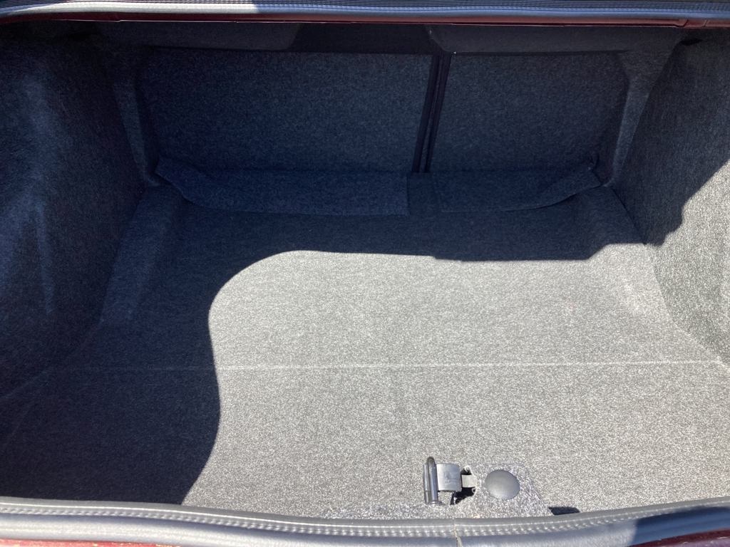 Vehicle image 16 of 28
