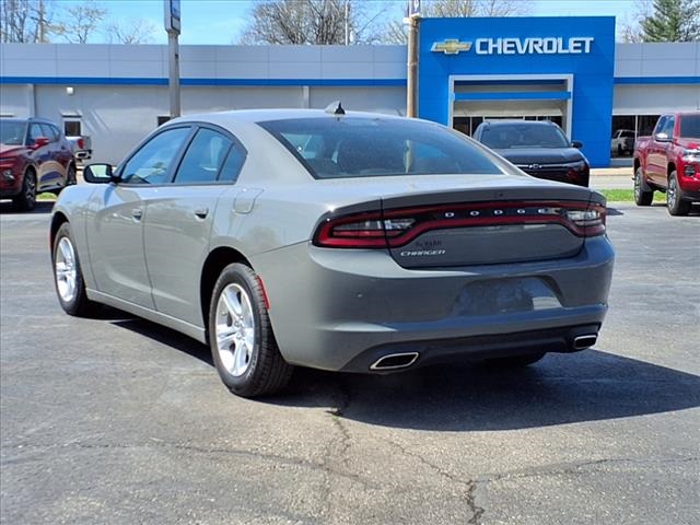 Vehicle image 4 of 14