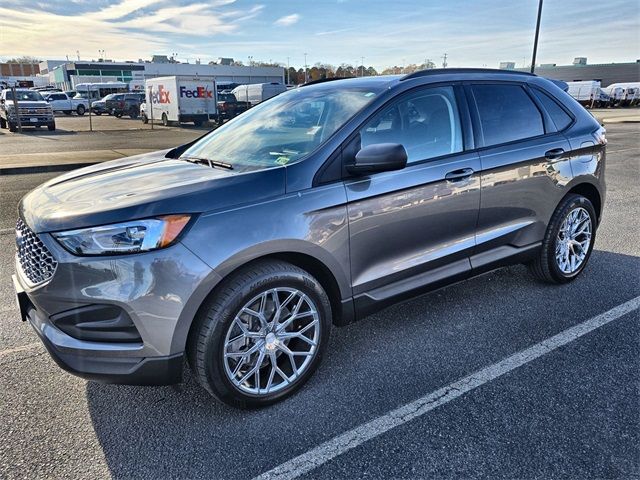 2023 Ford Edge SE