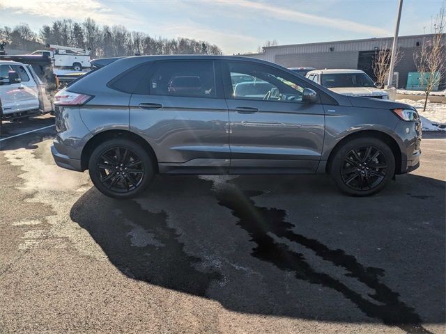 2023 Ford Edge 