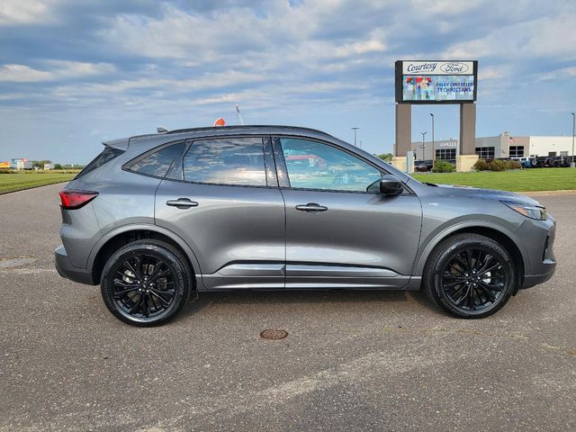 2023 Ford Escape ST-Line Elite