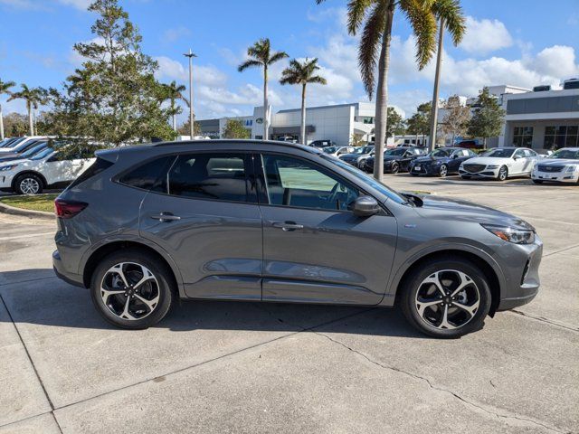 2023 Ford Escape ST-Line Elite