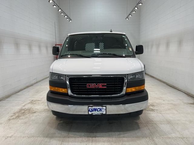 2023 GMC Savana Base