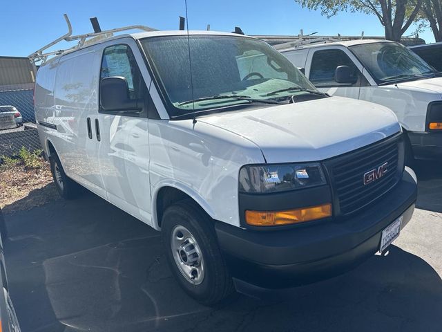 2023 GMC Savana Base