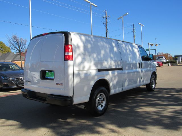 2023 GMC Savana Base