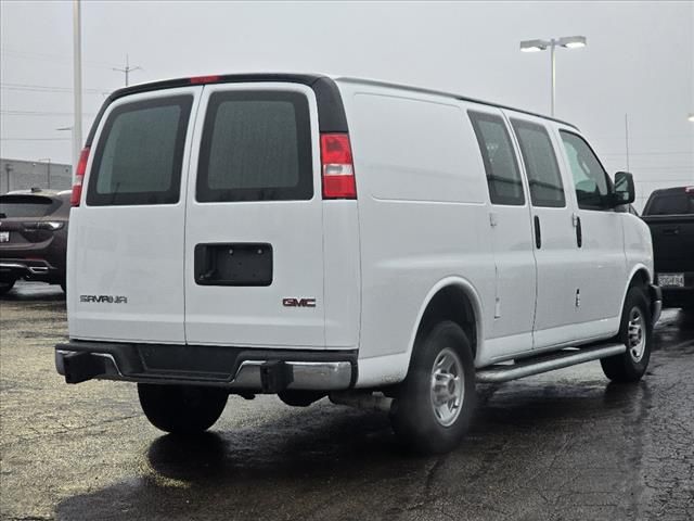 2023 GMC Savana Base