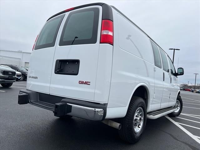 2023 GMC Savana Base