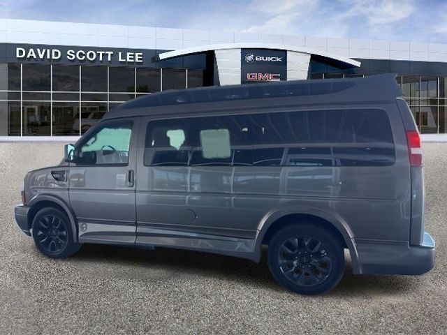 2023 GMC Savana Base