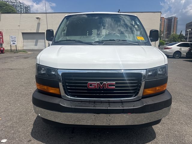2023 GMC Savana Base