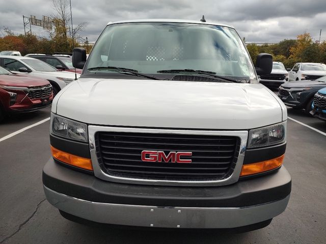 2023 GMC Savana Base