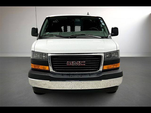 2023 GMC Savana Base