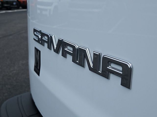 2023 GMC Savana Base