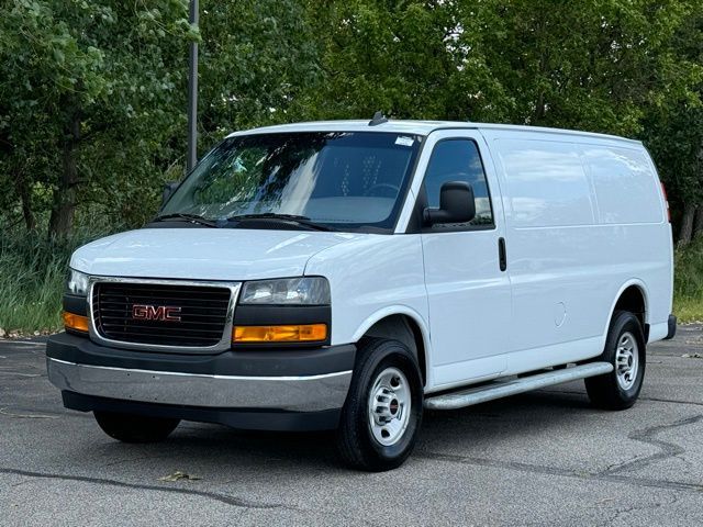 2023 GMC Savana Base