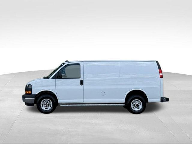 2023 GMC Savana Base