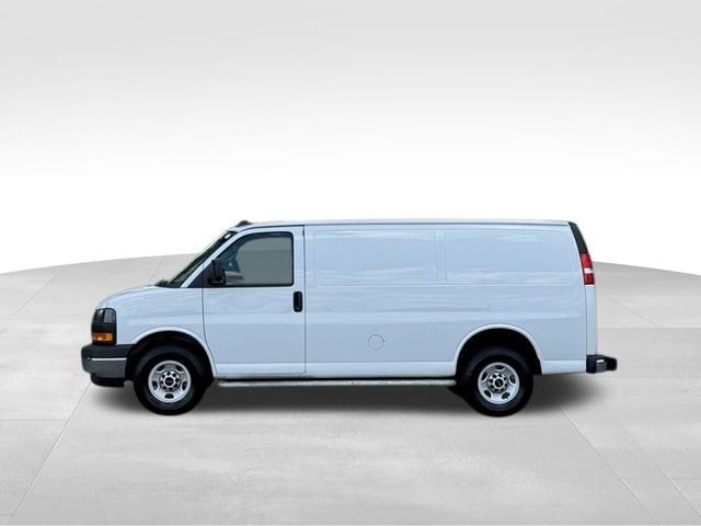 2023 GMC Savana Base