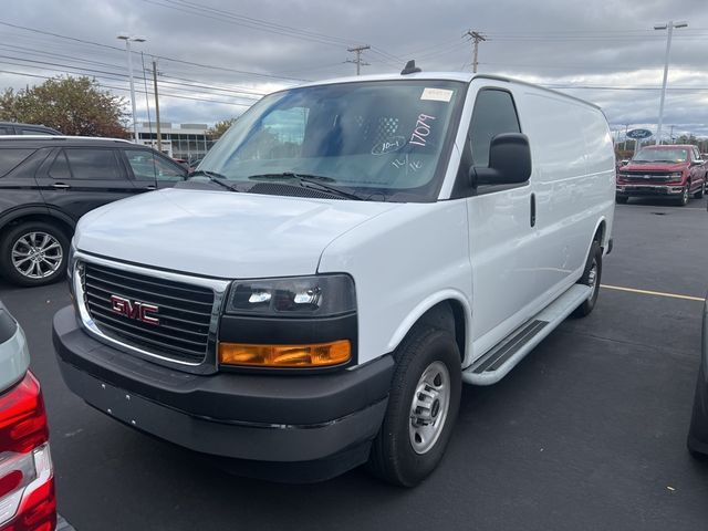 2023 GMC Savana Base