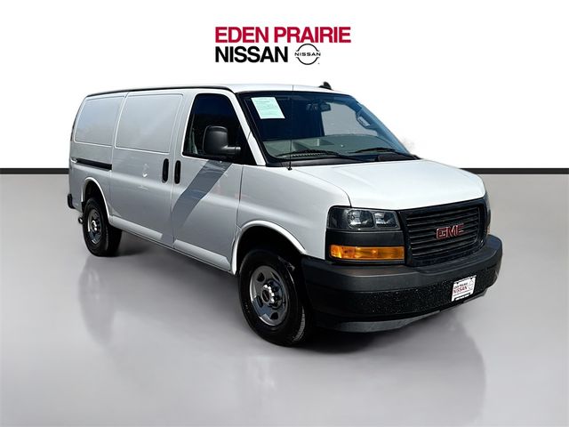 2023 GMC Savana Base