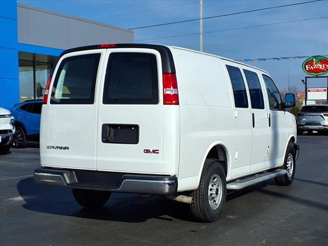 2023 GMC Savana Base