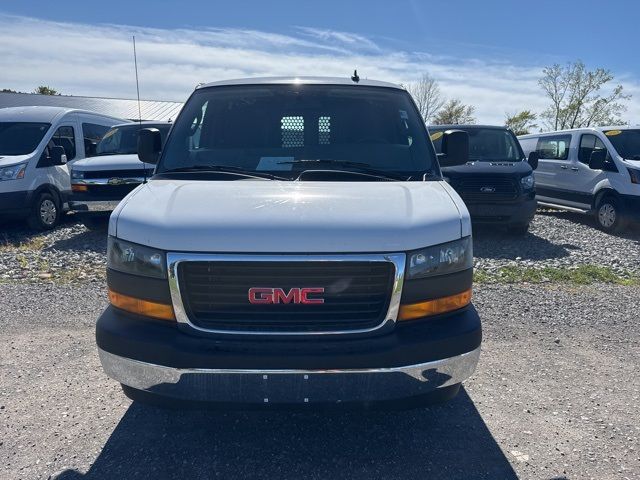 2023 GMC Savana Base