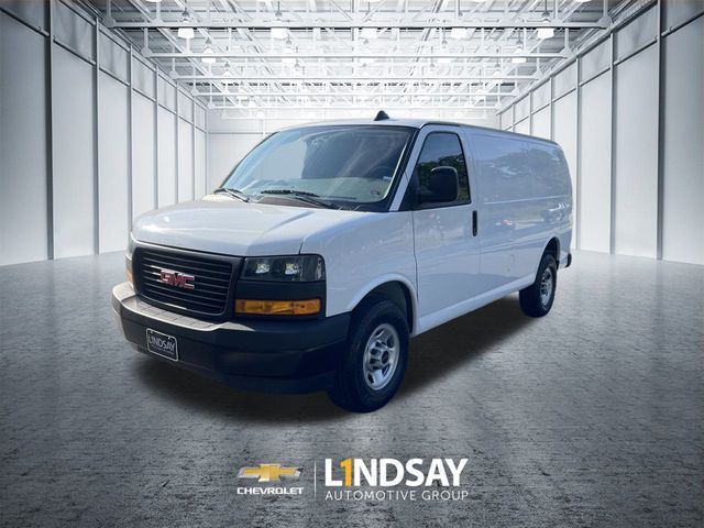 2023 GMC Savana Base