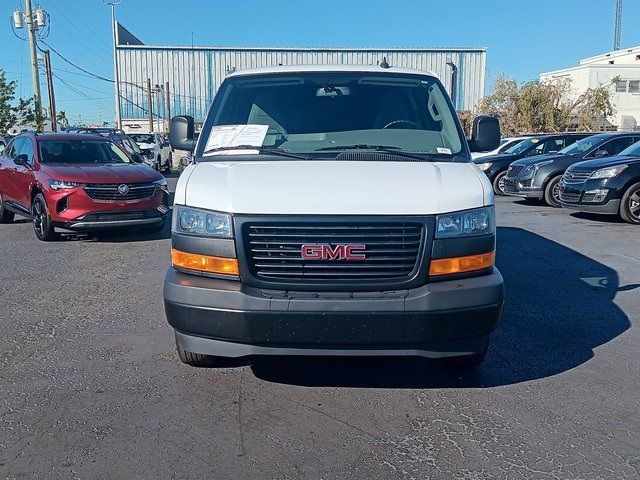 2023 GMC Savana Base