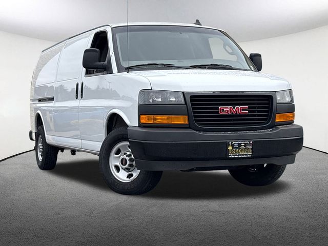 2023 GMC Savana Base