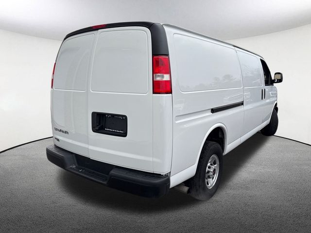 2023 GMC Savana Base