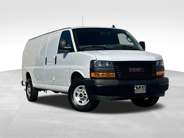 2023 GMC Savana Base