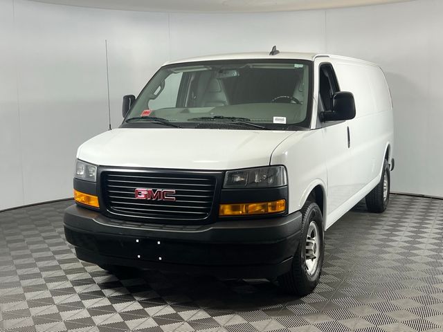 2023 GMC Savana Base