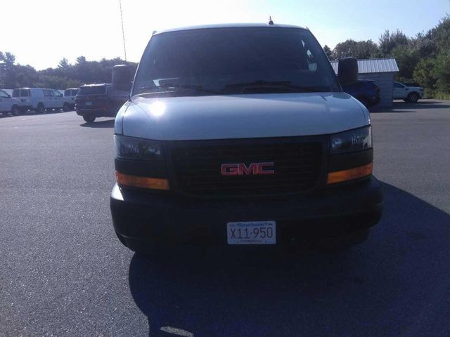 2023 GMC Savana Base