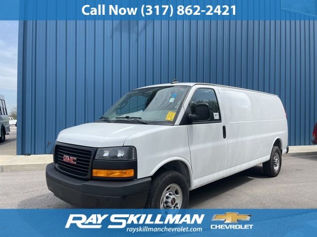 2023 GMC Savana Base