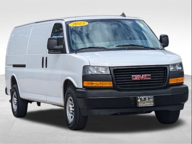 2023 GMC Savana Base