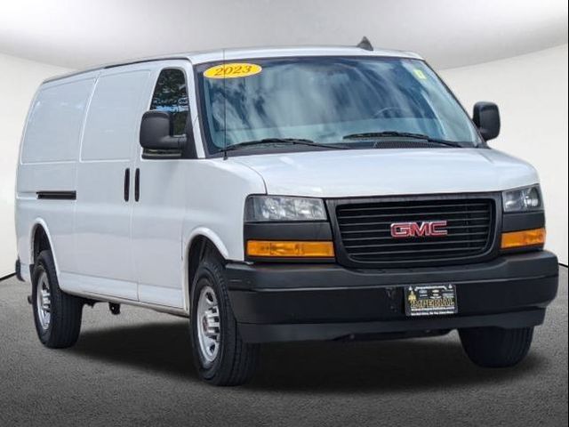 2023 GMC Savana Base