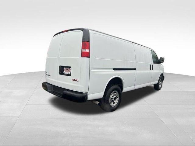 2023 GMC Savana Base