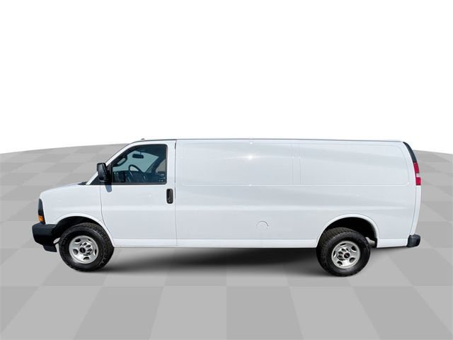 2023 GMC Savana Base