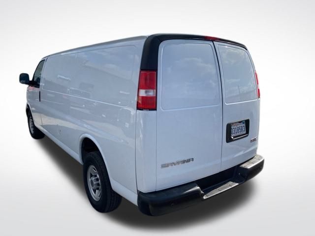 2023 GMC Savana Base