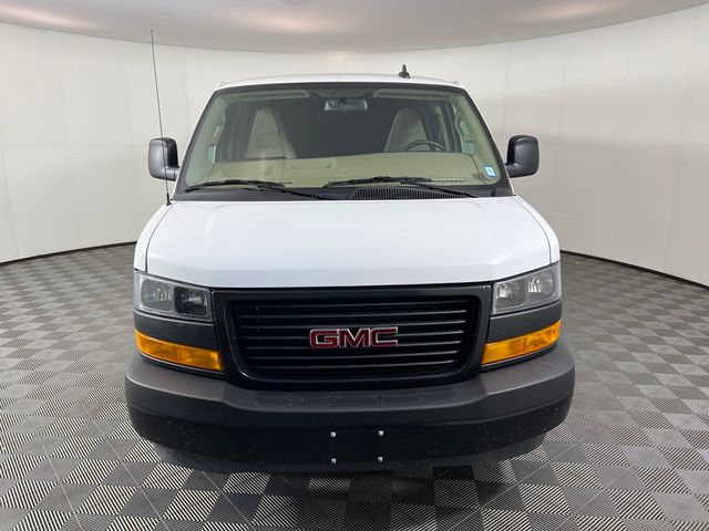 2023 GMC Savana Base