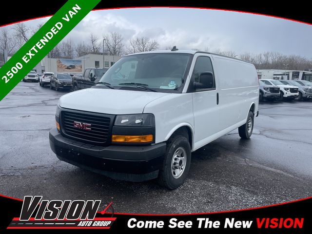 2023 GMC Savana Base