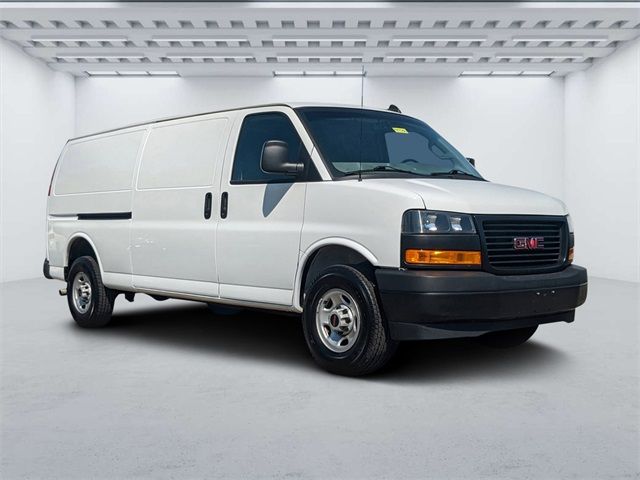 2023 GMC Savana Base