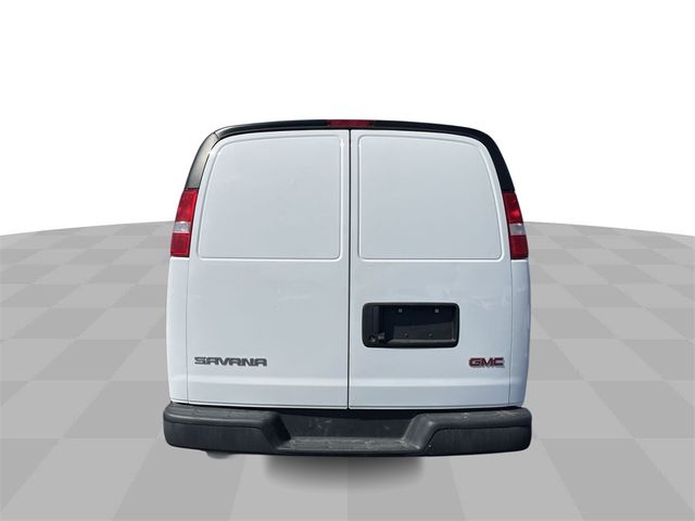 2023 GMC Savana Base