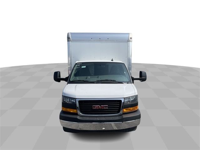 2023 GMC Savana Base