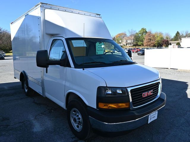 2023 GMC Savana Base