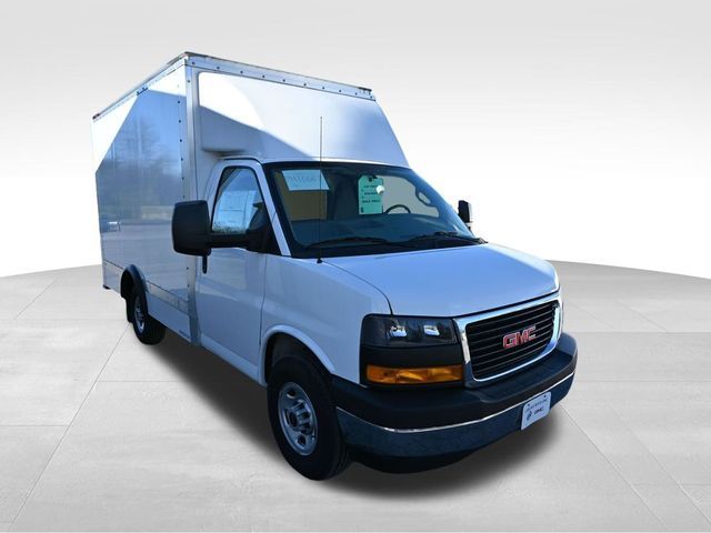 2023 GMC Savana Base