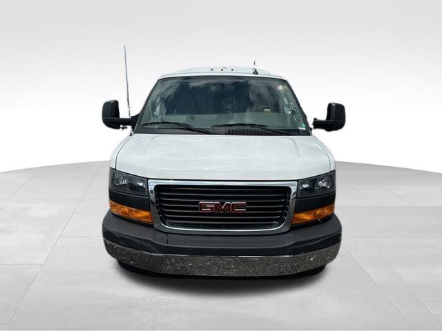 2023 GMC Savana Base