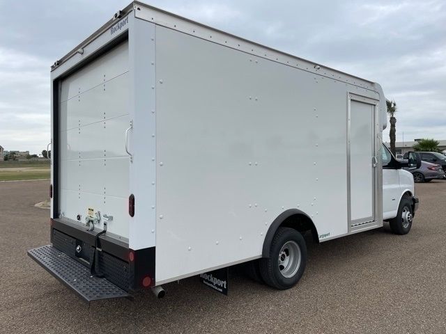 2023 GMC Savana Base